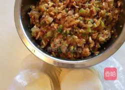 Illustration of how to make radish and pork dumplings 3