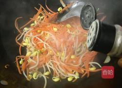 胡萝卜丝炒黄豆芽的做法图解7