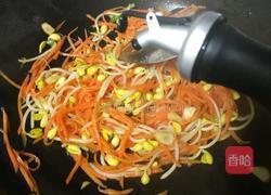 胡萝卜丝炒黄豆芽的做法图解8