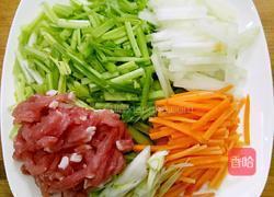 鲁菜大师孔府菜系蒋家菜炒芹菜肉丝的做法图解2