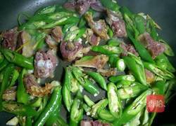 腊鸭腿炒辣椒的做法图解8