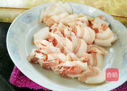 青蒜炒三层肉的做法图解1