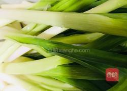 青蒜炒豆腐皮的做法图解4