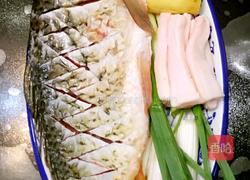 鲁菜大师蒋家菜酱烧炖鲤鱼的做法图解2