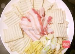 鲁菜大师蒋家菜五花肉烧豆腐的做法图解2
