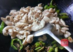 酸菜尖椒炒猪大肠的做法图解7