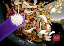 酸菜肉丝米线的做法图解5