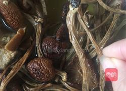 茶树菇排骨汤的做法图解1