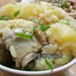 土豆排骨焖饭的做法[图]