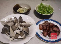 平菇尖椒炒腊肉的做法图解4