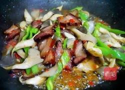 平菇尖椒炒腊肉的做法图解10