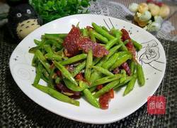 腊肠炒豆角的做法图解1
