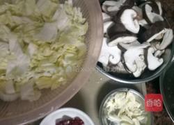 香菇爆炒白菜叶的做法图解1