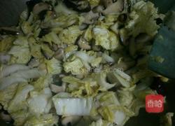 香菇爆炒白菜叶的做法图解3