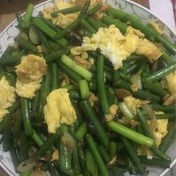 蒜苔炒鸡蛋（孕期）的做法[图]