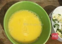 蒜苔炒鸡蛋（孕期）的做法图解2