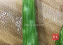 凉拌莴笋丝的做法图解3