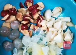 百合银耳梨盅的做法图解1