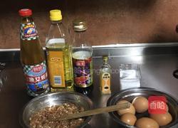 肉煎蛋的做法图解1