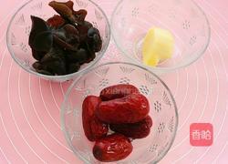 红枣木耳姜汤的做法图解1