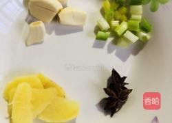 土豆炖鸡翅的做法图解3