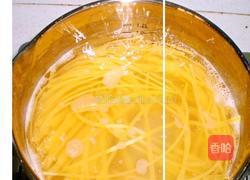 培根茄汁意面的做法图解2