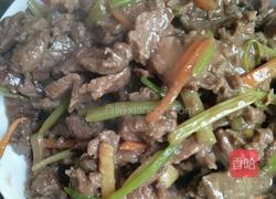 芹菜炒牛肉的做法图解5