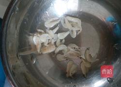 西兰花虾米鸡蛋面的做法图解3