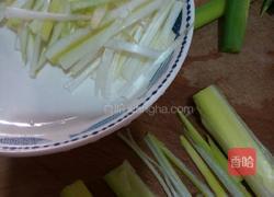 京酱肉丝卷的做法图解1