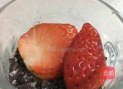 草莓奥利奥酸奶的做法图解1