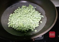 豌豆炒肉的做法图解3
