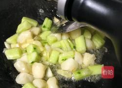 马蹄炒黄瓜的做法图解7