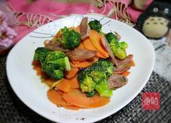 胡萝卜炒香肠的做法图解1