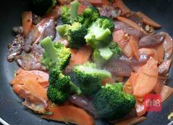 胡萝卜炒香肠的做法图解12