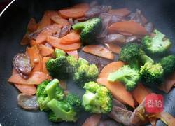 胡萝卜炒香肠的做法图解14