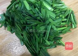 韭菜炒鸭血的做法图解3