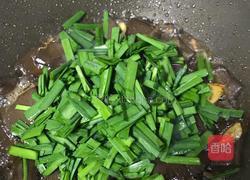 韭菜炒鸭血的做法图解11