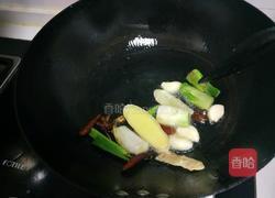 牛肉炖西红柿木耳的做法图解3