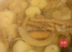 太子参罗汉果百合瘦肉汤的做法图解5