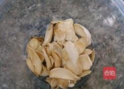 太子参罗汉果百合瘦肉汤的做法图解1