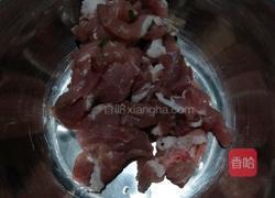 瘦肉豌豆尖汤的做法图解1