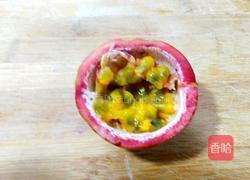 百香果蜂蜜果汁的做法图解2