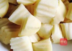 土豆牛肉丸鸡翅根的做法图解2