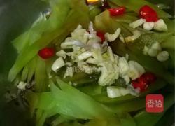 凉拌莴笋片的做法图解2