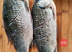 酱烧小鲫鱼的做法图解1