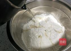 香酥油饼的做法图解1