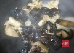 木耳炒白菜片的做法图解6