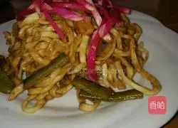 Illustration of home-style marinated pork braised noodles 8