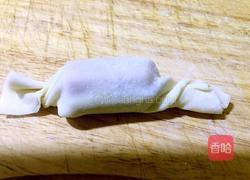 馄饨皮烤香肠的做法图解4