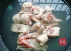 甘蔗玉米红罗卜猪尾汤的做法图解2